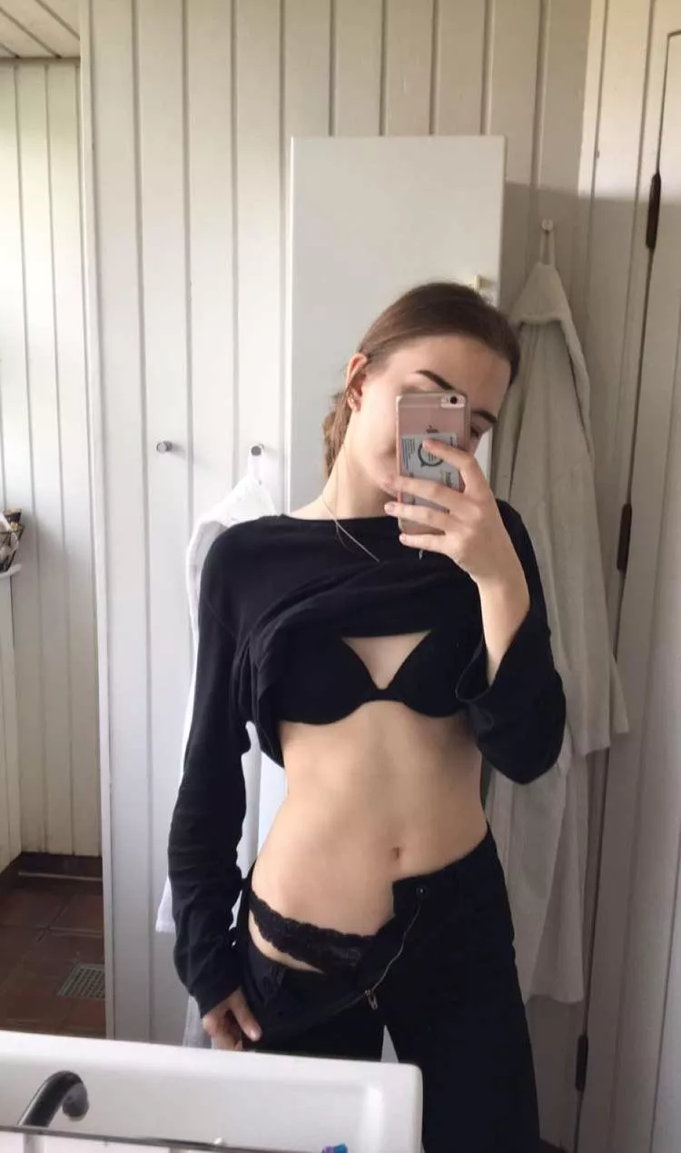 Wanna come over and celebrate New years with me? 💦❤️