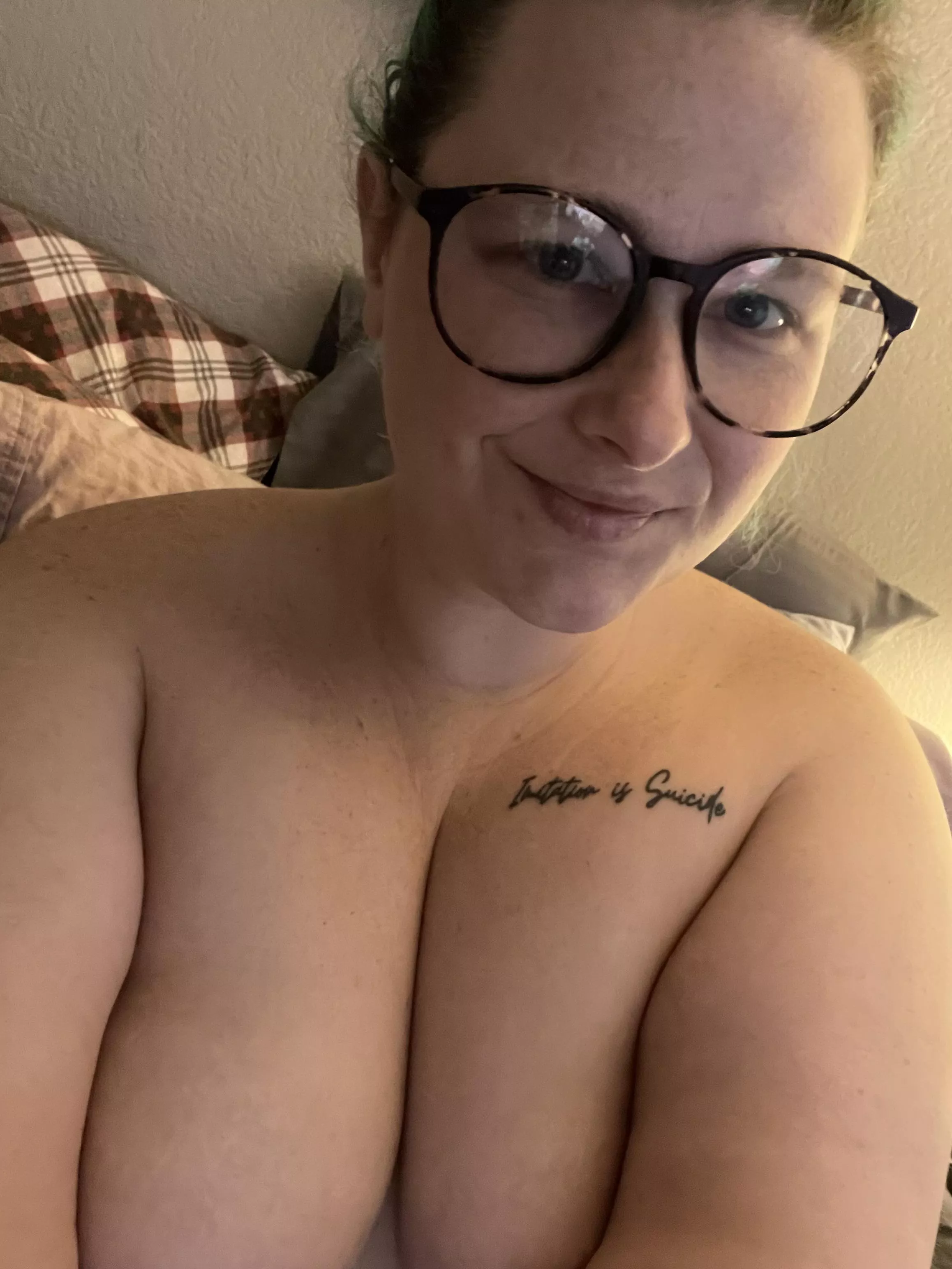 Wanna get naked in bed with me? Wanna get naked in bed with me?