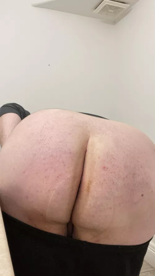Wanna give my fat ass a spank?