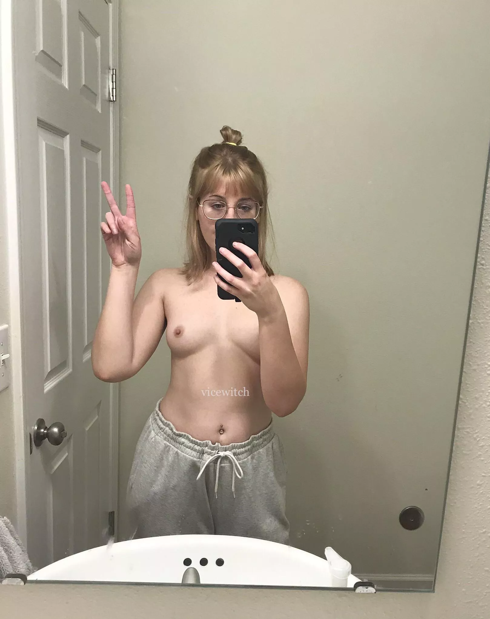 Wanna have a cuddle date with a nerdy blonde?