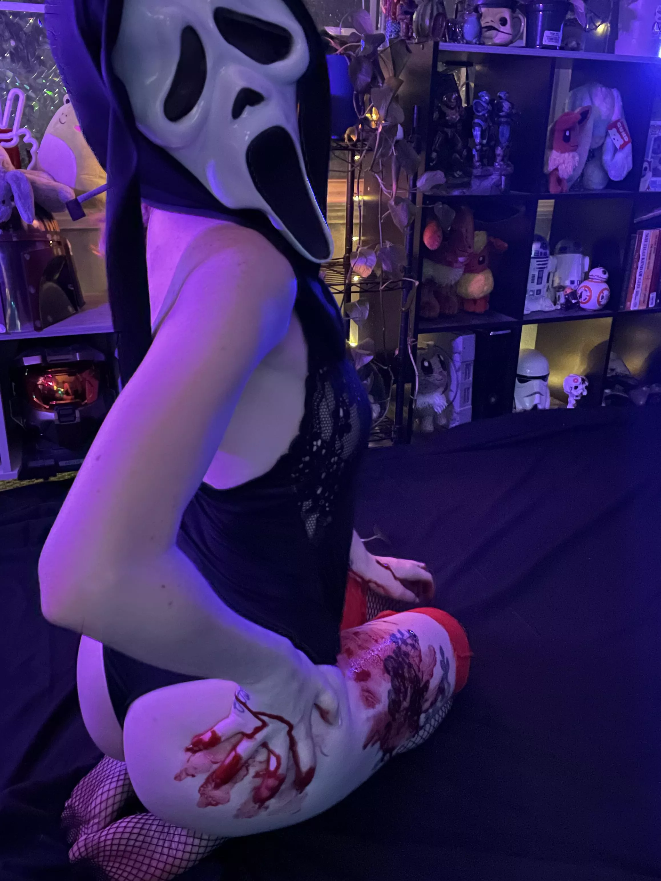 Wanna help? I could use a hand… or 2. 😏🎃 [F]