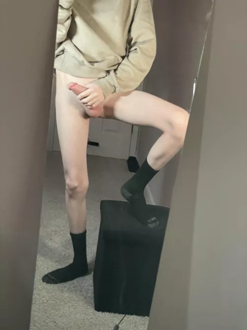 Wanna hold my 18yo cock? 🖐🏼😋