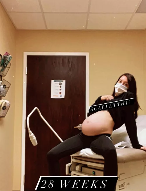 Wanna play doctor? 😈 28 weeks with my 3rd