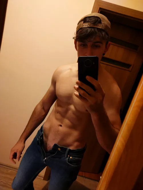 Wanna play with me?😘