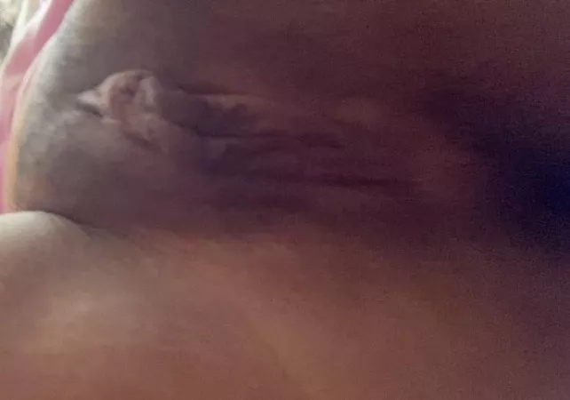 wanna see more of my pussy ?? sub to my onlyfans x link in comments 🥰🥰🥰
