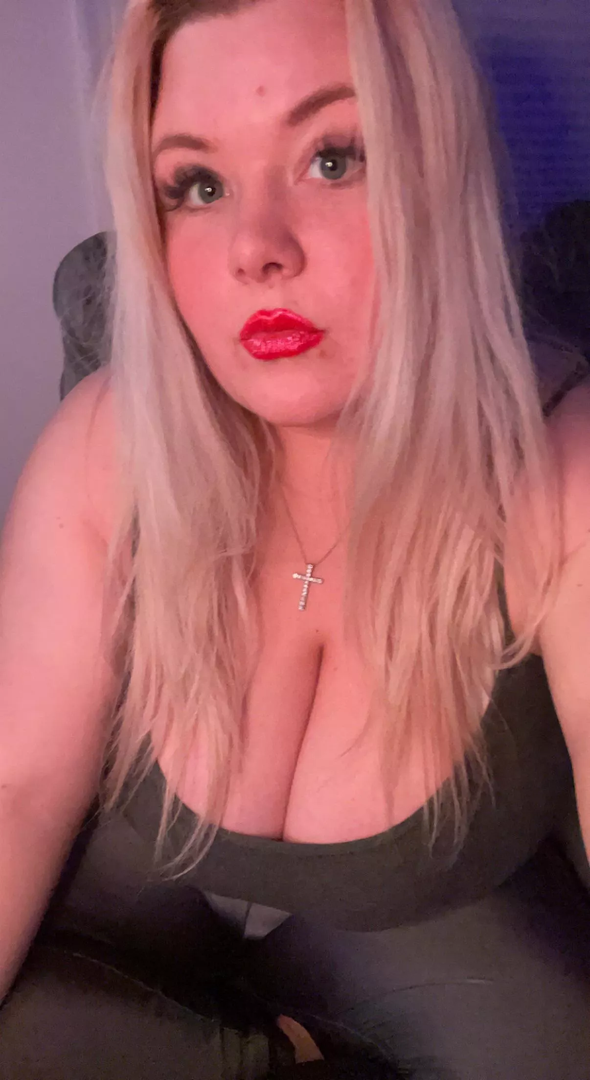 Wanna see these huge titties do a sexy show? 😍