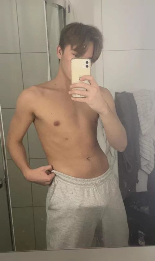 Wanna see underneath? 🙊