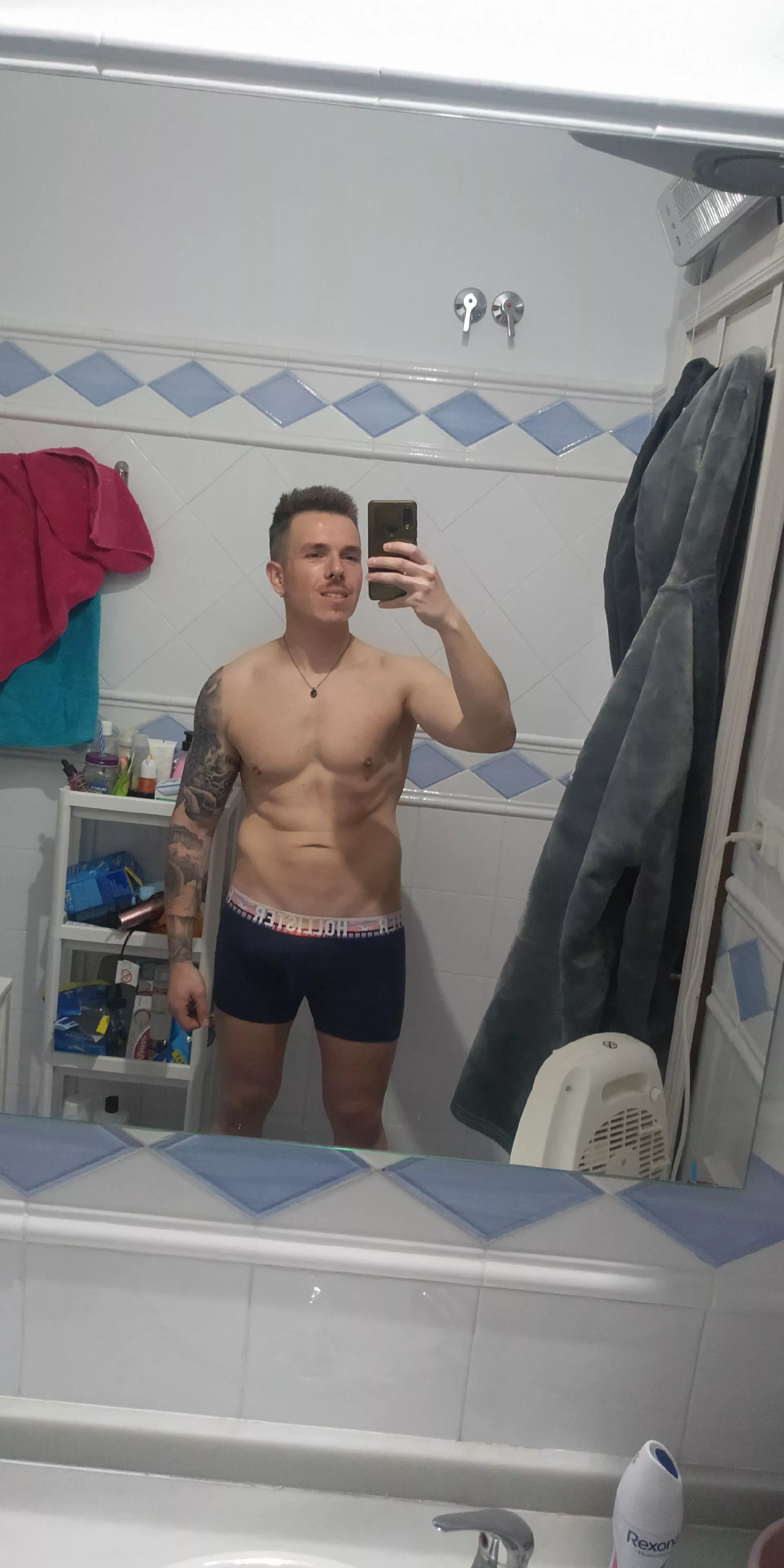 wanna see what’s under 🥵👇🏼