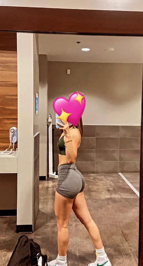 Wanna stretch my holes out before the gym daddy๐๐