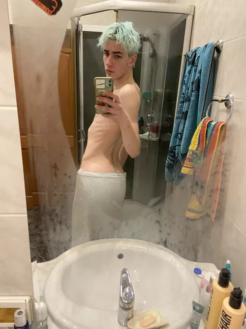 wanna take off the towel?🙈