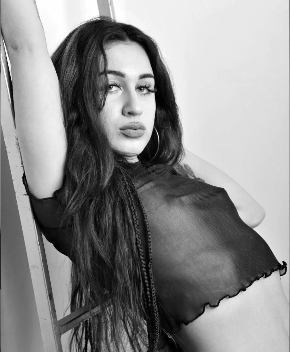 Wanna taste my lips? 🙈🤫