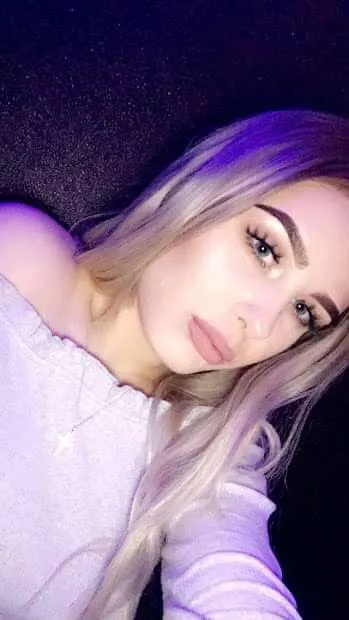 Wanna text with her?? snap: sophia_mayson Wanna text with her?? snap: sophia_mayson