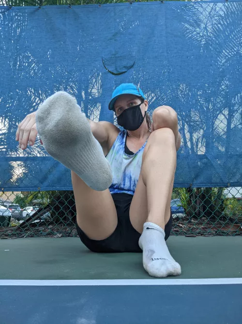 want a quick sniff on the court? (sz 11)