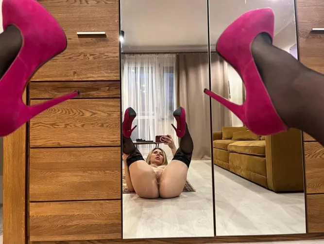 Want do you think about this position in black nylons? 🖤