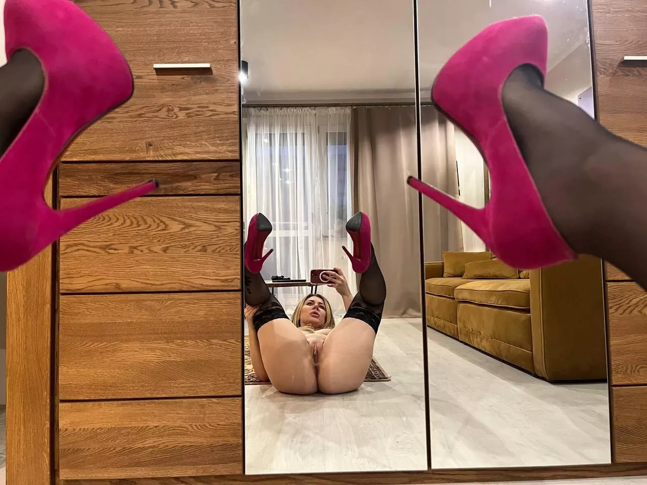 Want do you think about this position in black nylons? 🖤