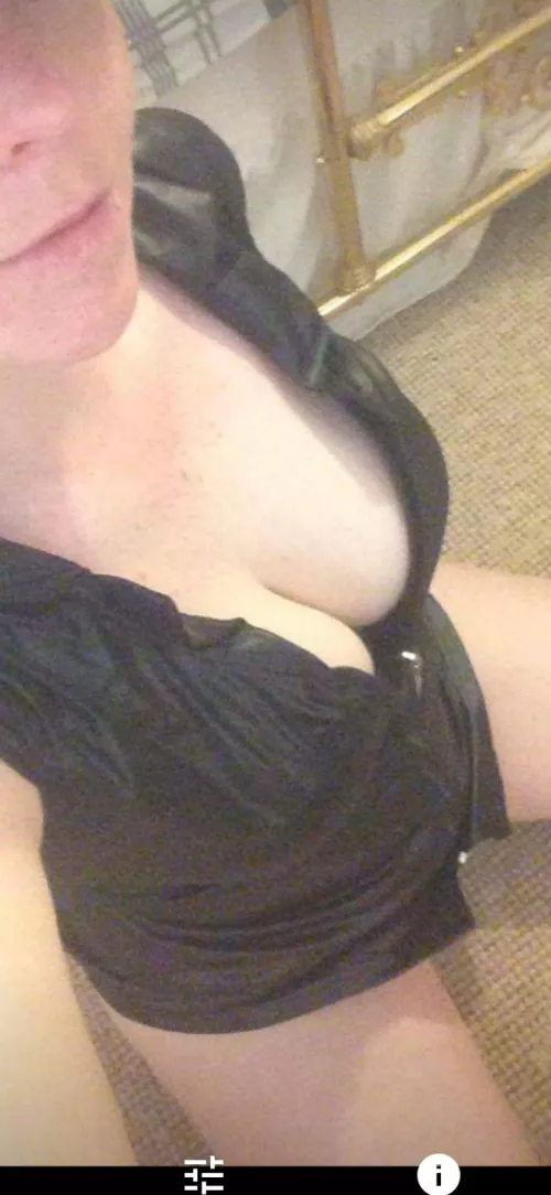 Want to know how many of you would like to fuck me to prove a point to my husband detail of what u want to do with me appreciated don't hold back lol