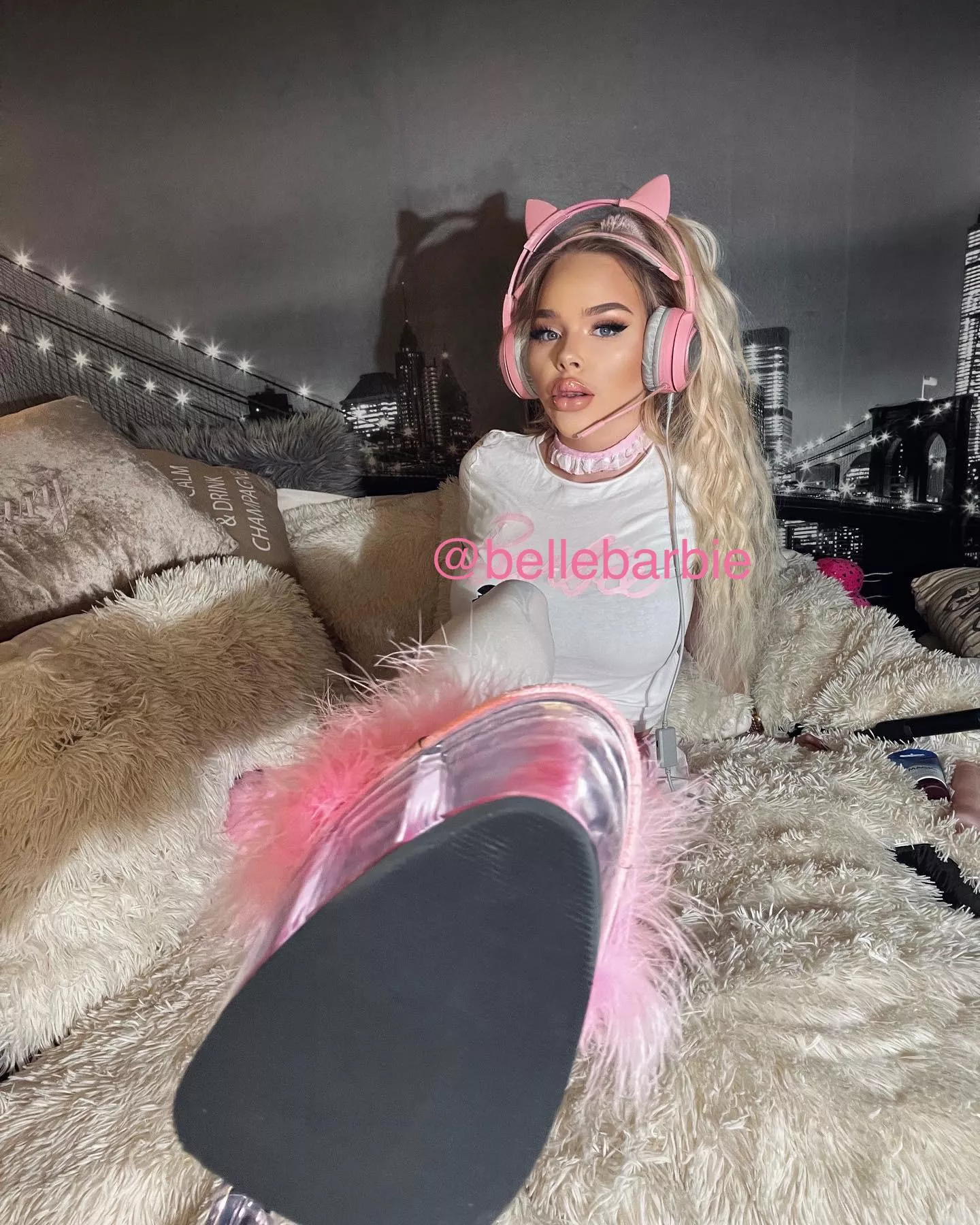 Want to play with me 🥺? Want to play with me 🥺?