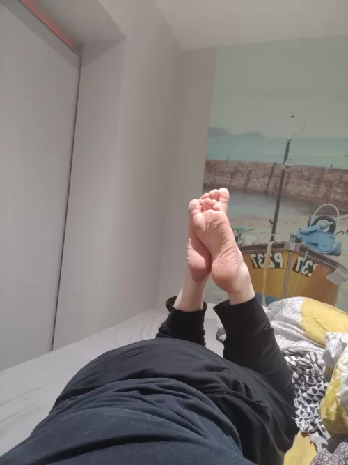 Want to rip off these bottoms or take care of my feet first ? Xx