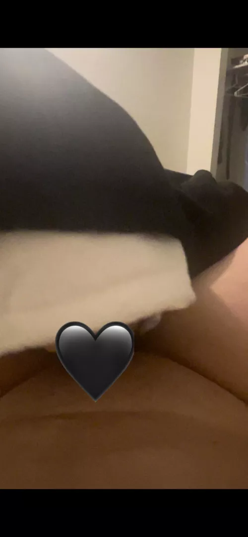 Want to see my bestfriend eat my pussy? 👅💦 3 new subscribers and I’ll post it on my onlyfans😈 Link is in my profile 🔗🖤