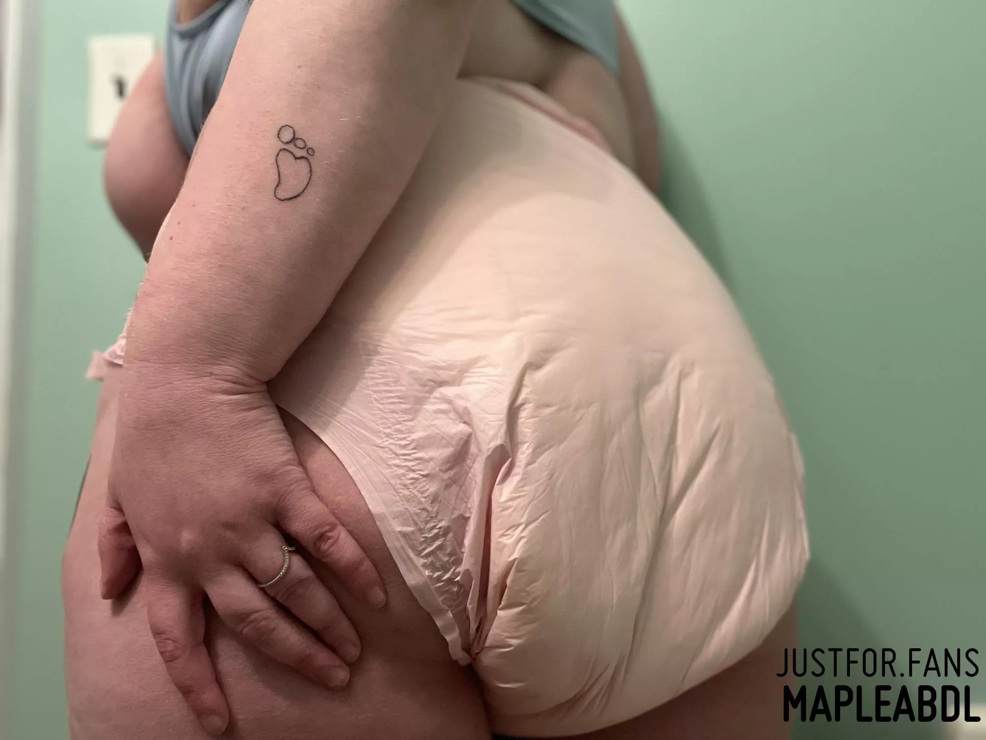 Wanted to show you my new tattoo 🦶