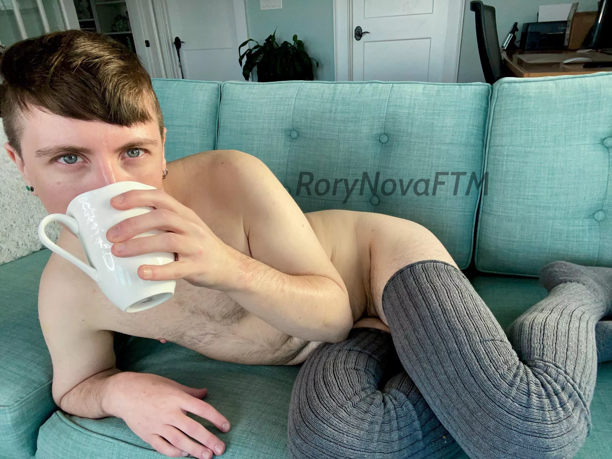 Warm socks and hot tea keep me nude all winter long 😉☕️