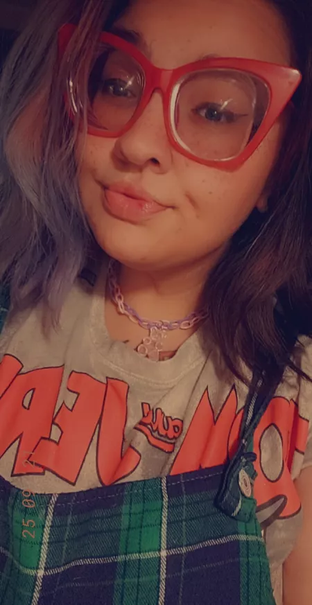 Was gifted some big girl juice, so playing some animal crossing (Island 98% done and pokemon unite) 💕 have a good Sunday everyone.