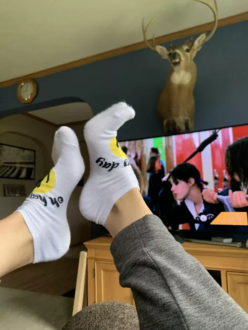 watching one of my favorite halloween movies this morning in my cute socks. 🧙🏻♀️ wish you were here
