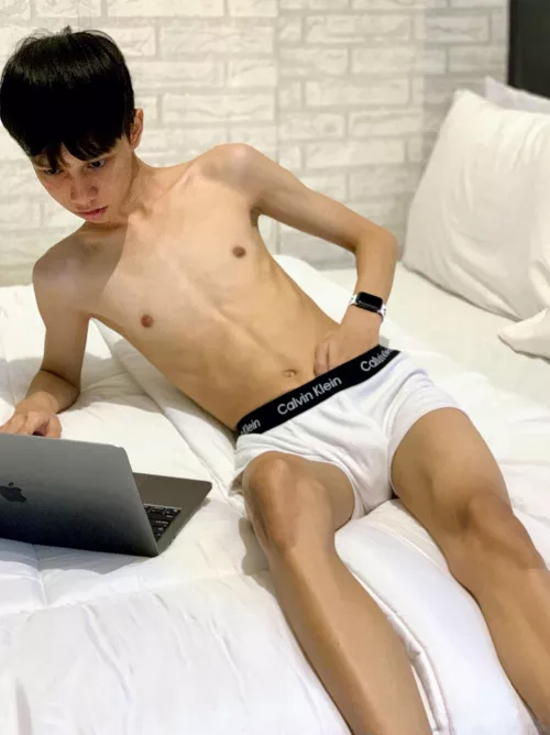 WATCHING P*RN THEN CUM 💦