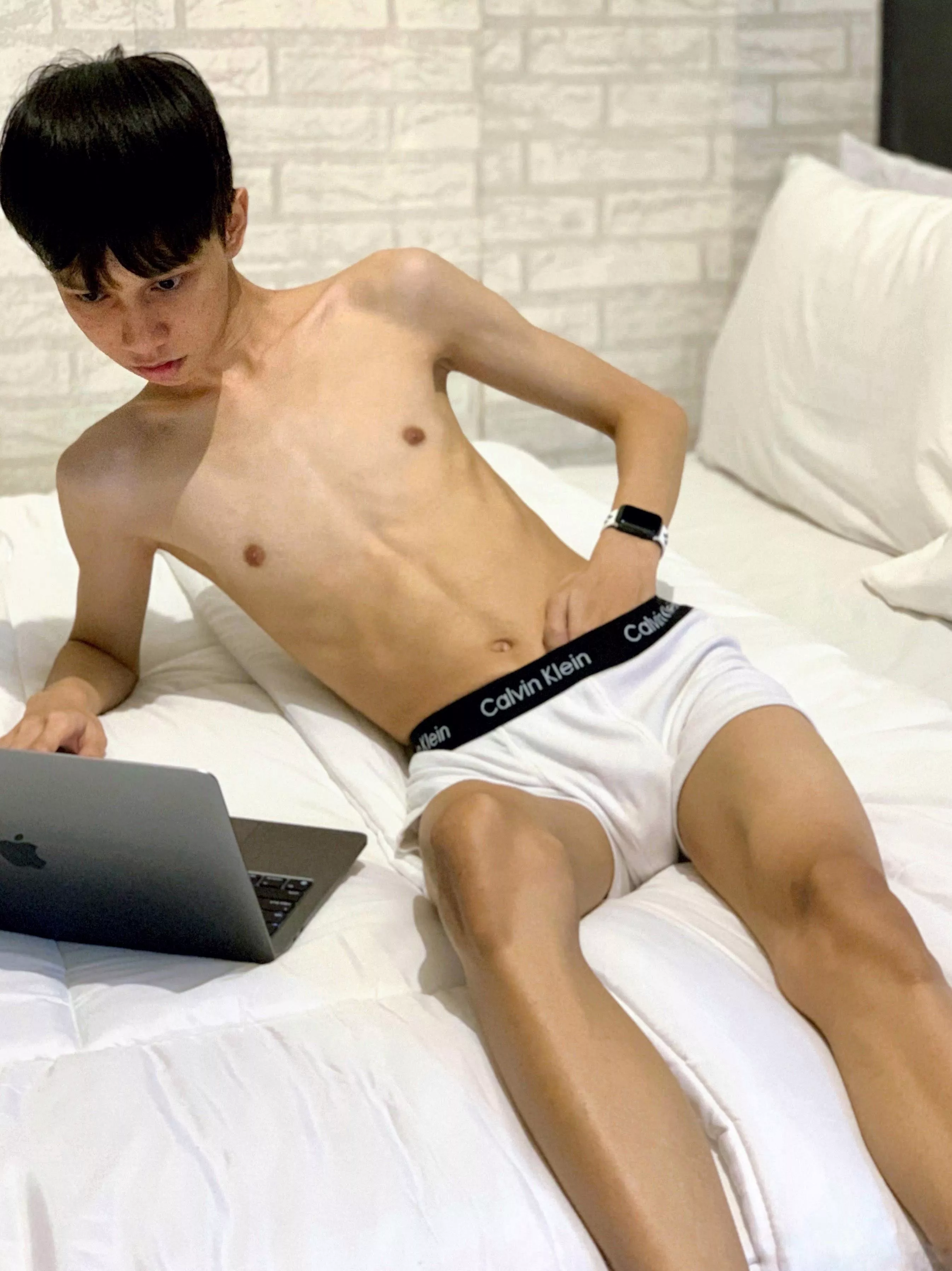 WATCHING P*RN THEN CUM 💦