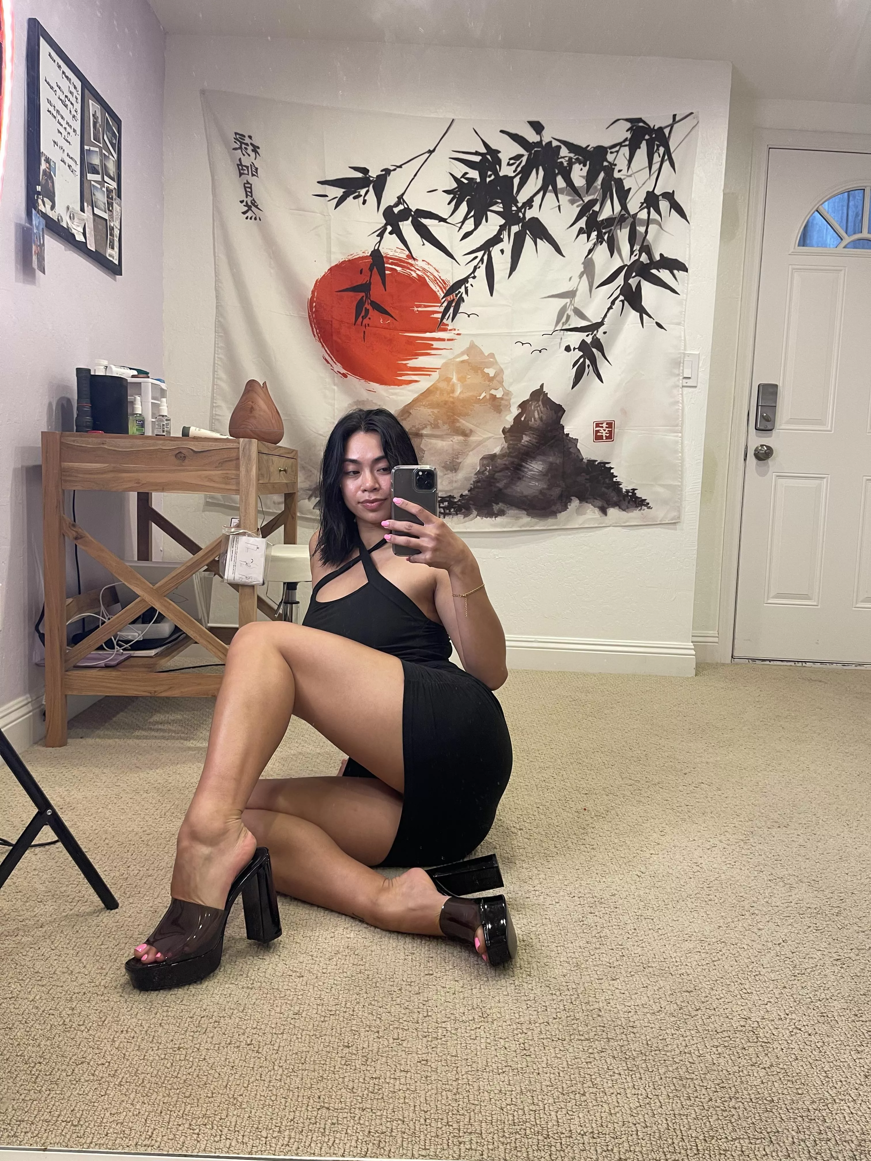 Wearing all black is my [f]avorite