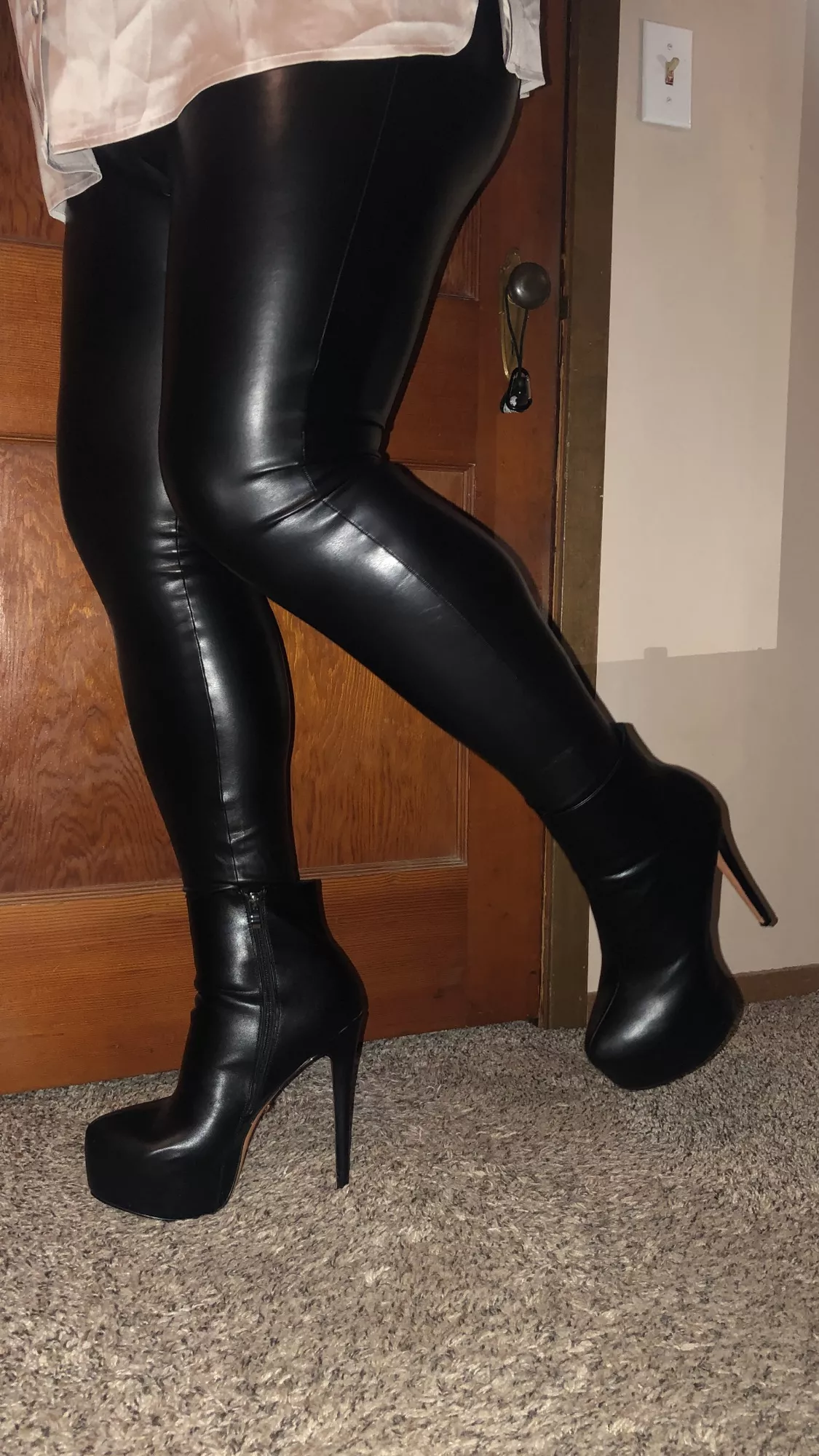 Wearing my favorite boots and leggings today.