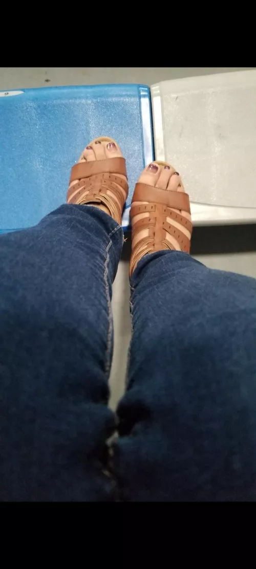 Wedges look good with this pedi. Agree?