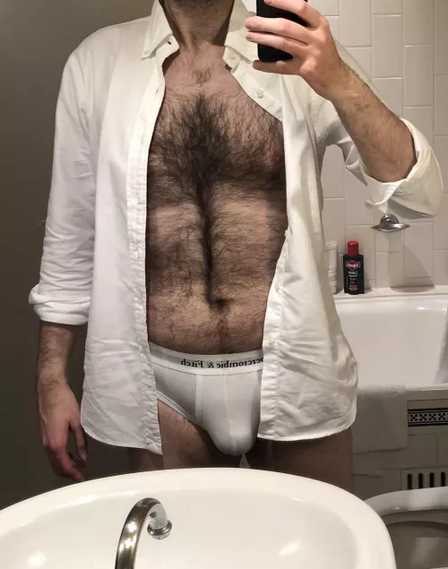 Weekend away in a hotel. I haven’t been in a hotel room for nearly two years so this is incredibly exciting.