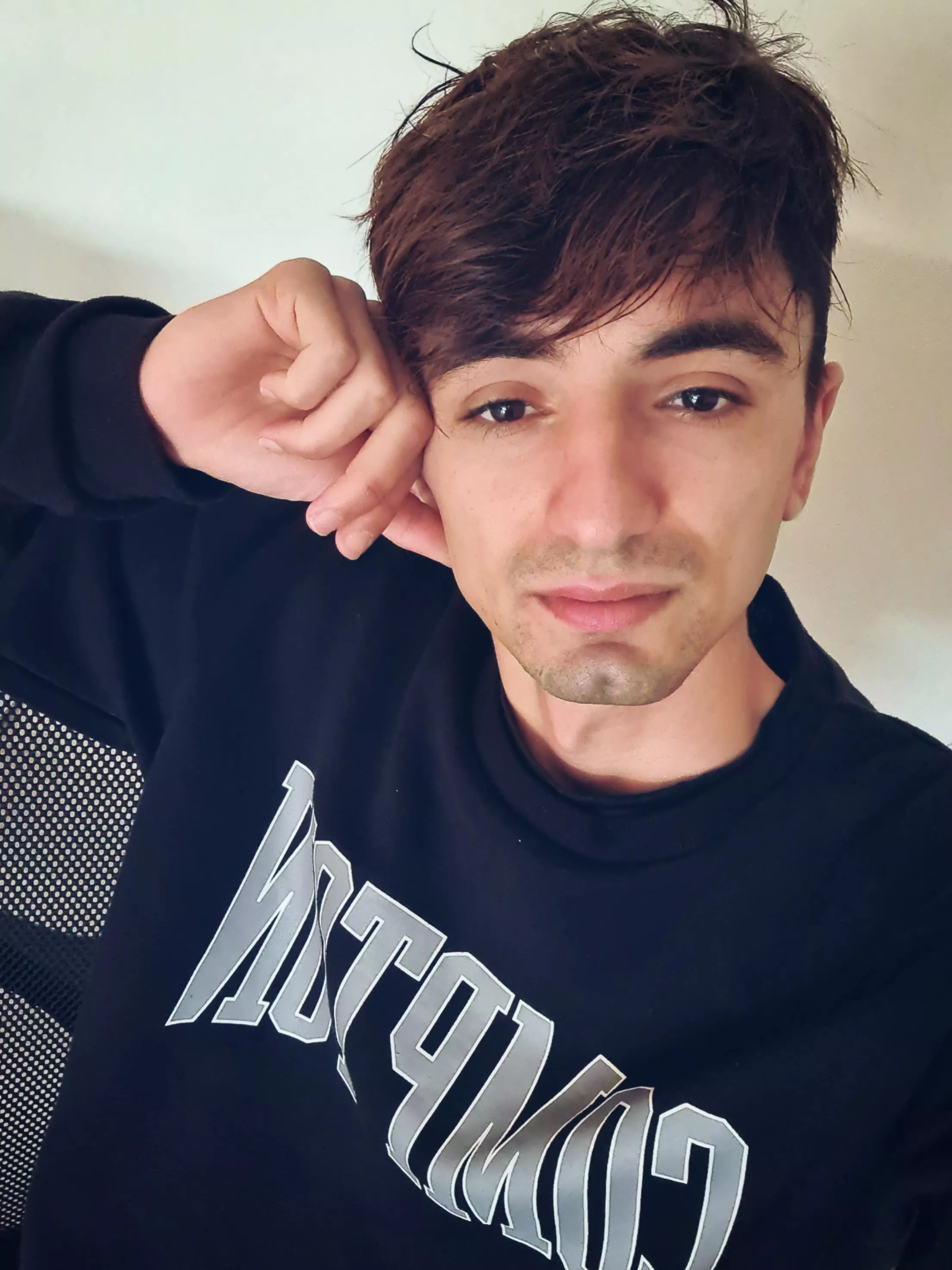 Well, boring Sundays. Need some attention 🤣🤷‍♂️