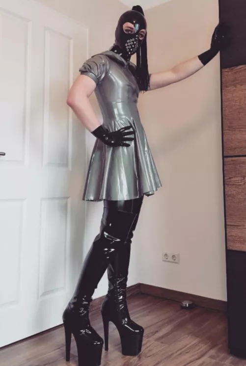 Well here i am again! Libidex dress + Pleaser xtreme's.