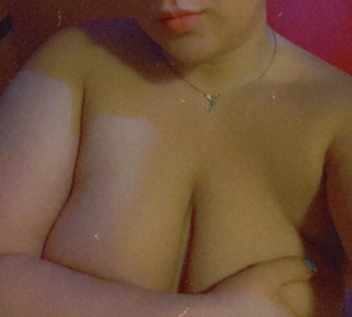 Went tanning so I took a pic if you simps looked at my tits more than 3 seconds you need to send to me now  Went tanning so I took a pic if you simps looked at my tits more than 3 seconds you need to send to me now 