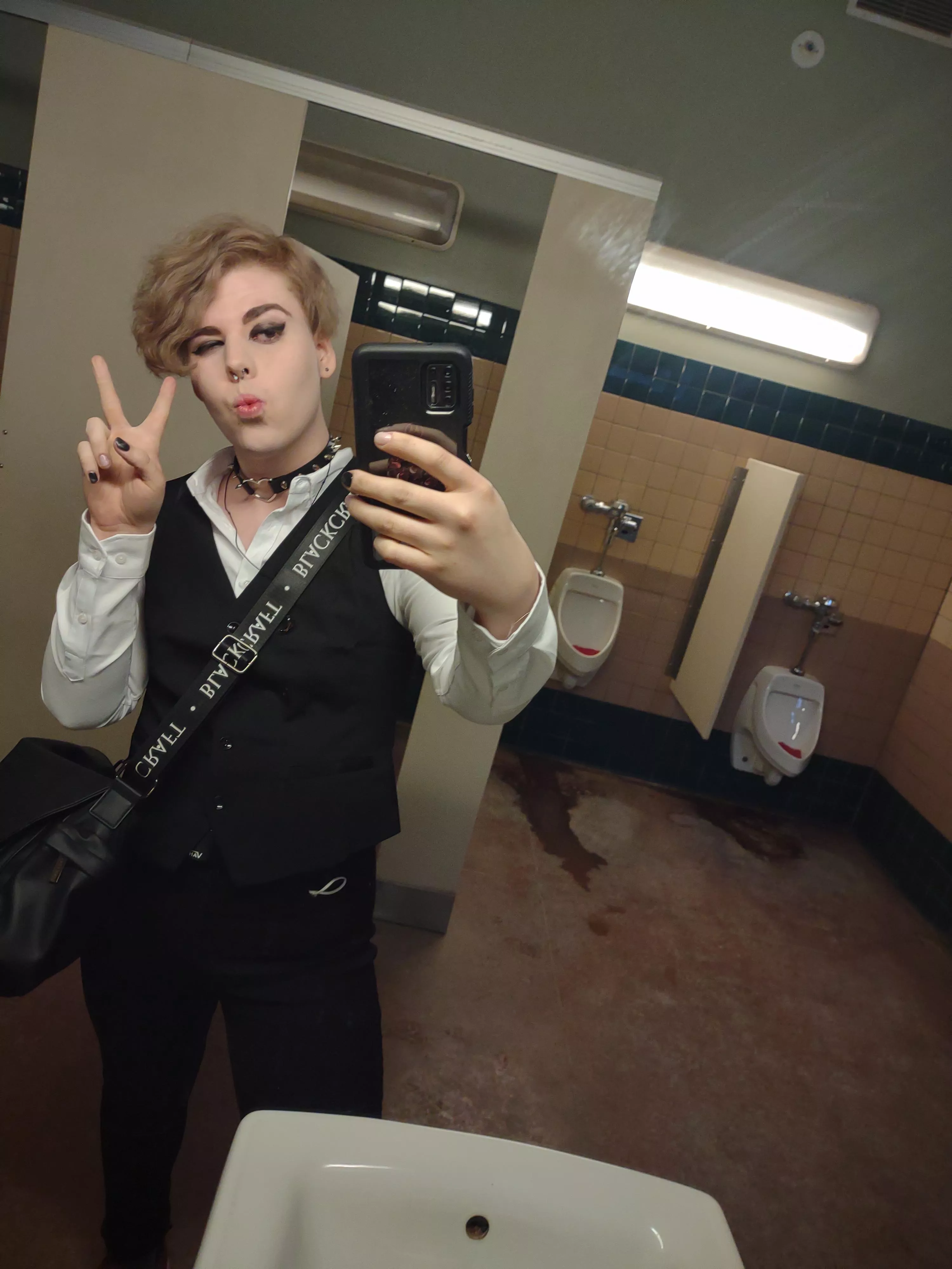 Went to a wedding all fem'd up! Good ending: They loved me. ☺️