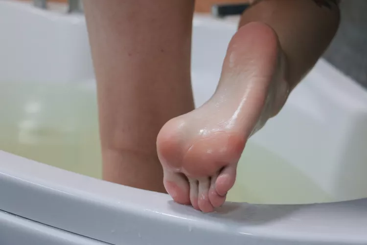 Wet soles π¦