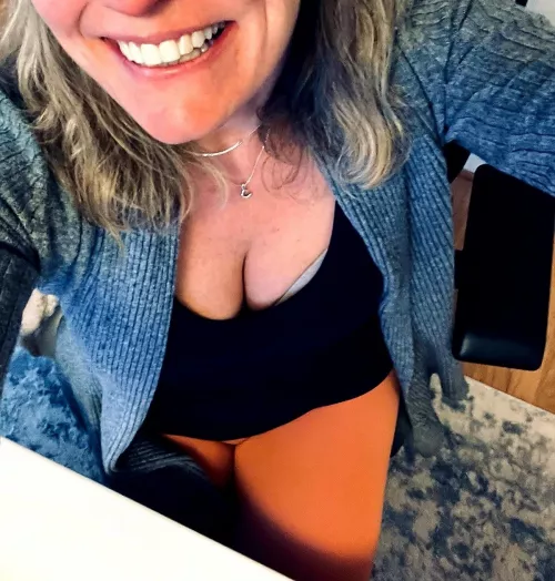 Wfh means I can hitch my dress up [F]41. No one on zoom can see under the desk