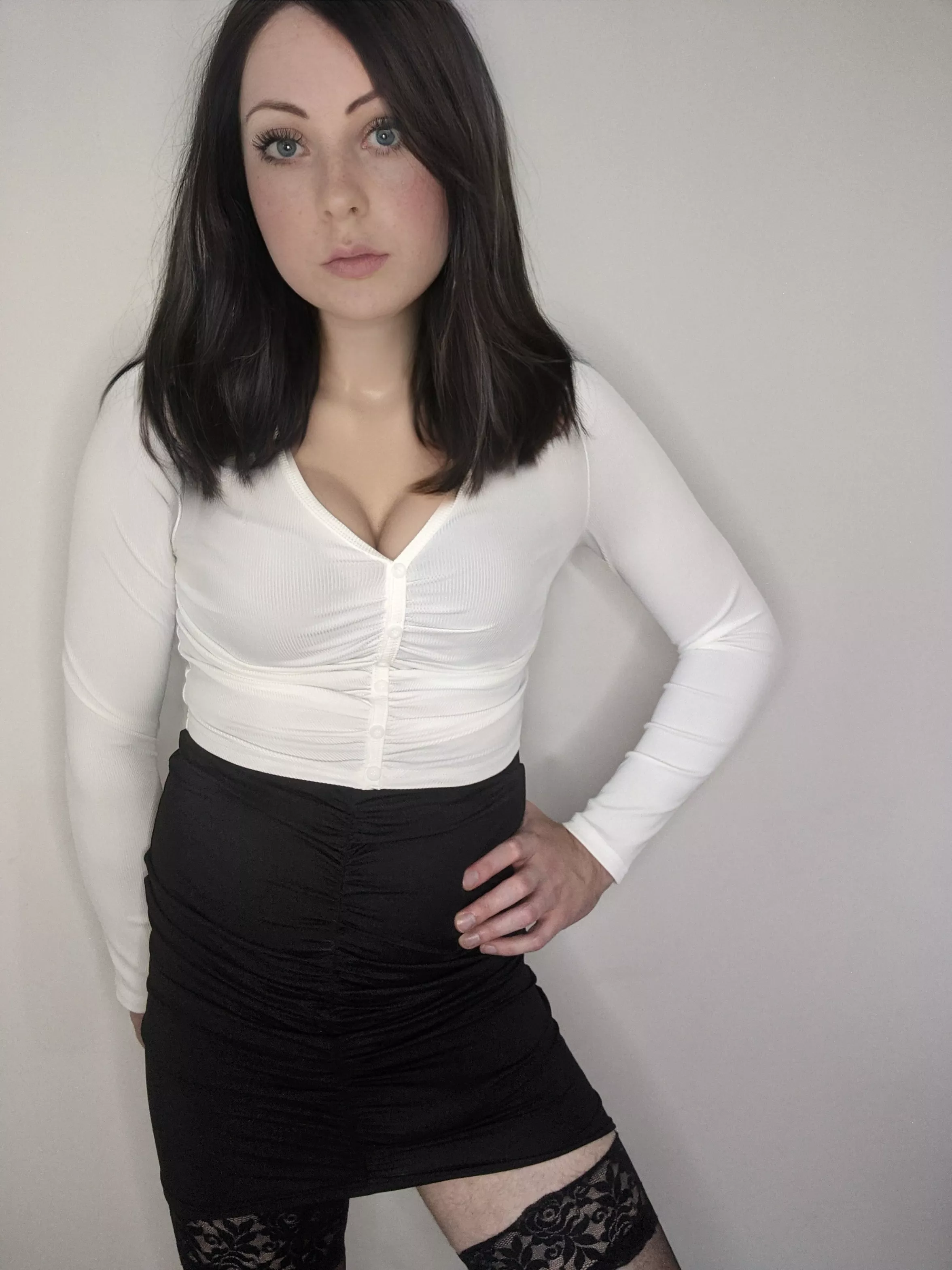 WFH selfie 💋 what are you all doing this weekend? 😈 xx