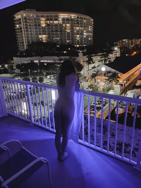 What a bootyful view