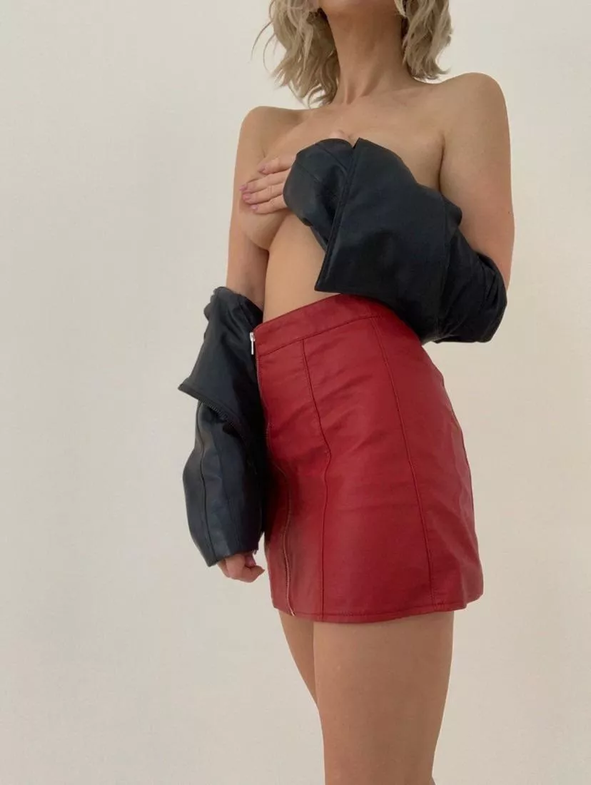 What are you holding in your right hand at the moment? What are you holding in your right hand at the moment?