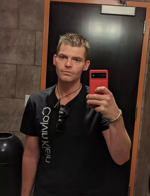 What can I say? I see a clean mirror, I take a pic?