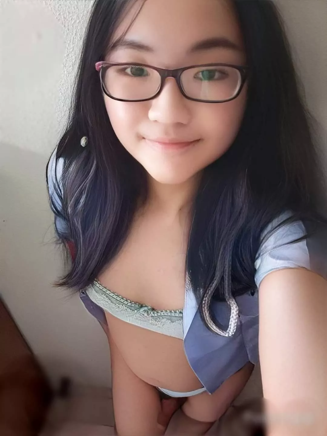 What capture your attention first? My smile or clitty?