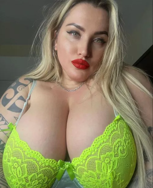 What caught your eye first?🤩💦