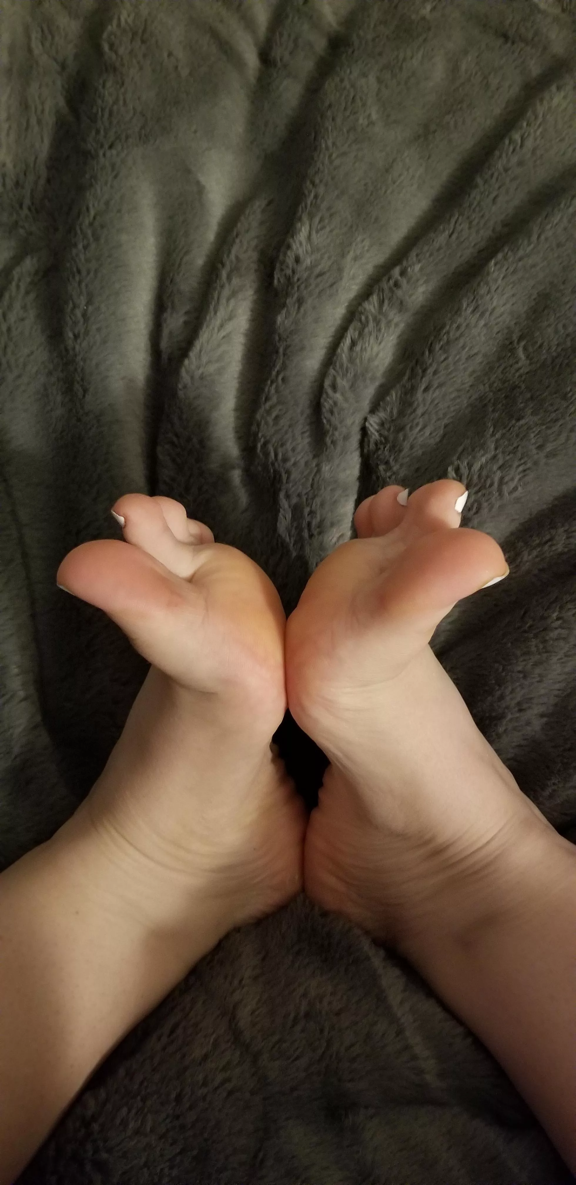 What could you see yourself doing to my feet. 💦😈