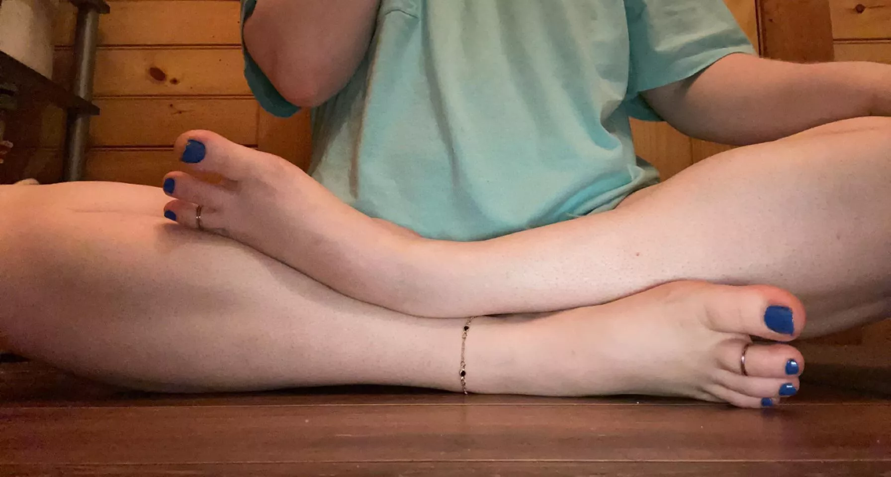 What do you think about my blue toes?💙