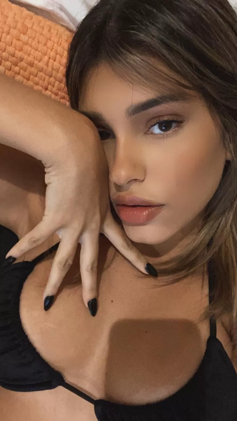 What do you think about my long nails?🖤
