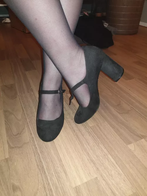 What do you think of my heels?🥰😉