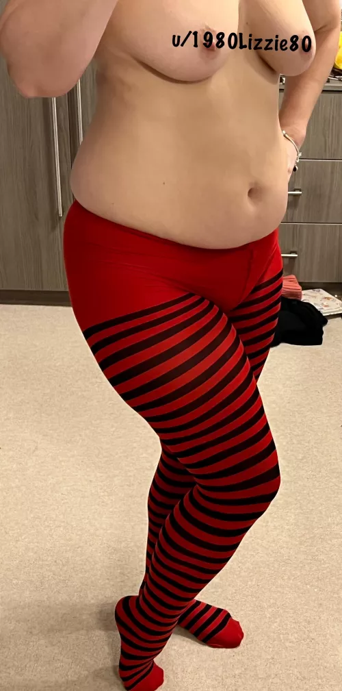 What do you think of my red and black strip tights? All my other tights are black or nude 😘